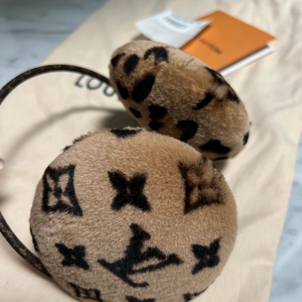 LOUIS VUITTON Leopard Faux fur Earmuffs.